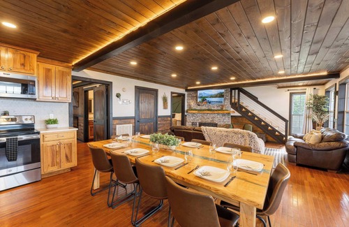 Bryant Cabin | Mountain High Cabin with hot tub, fire pit, & indoor pool!