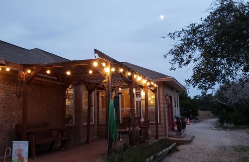 Mountain Home House | Mountain Home Ranchette sits on approx 6 acres with wildlife, flowers n Oaks