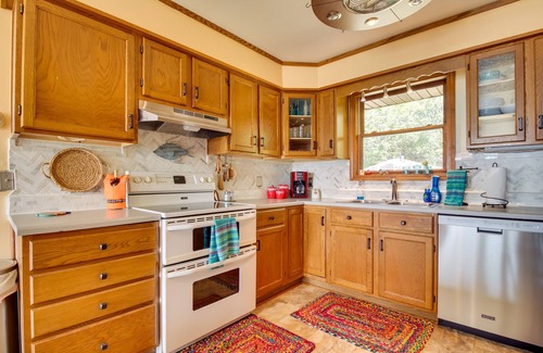 Clarkridge House | Mountain Home Retreat w/Balcony & Lake Views!