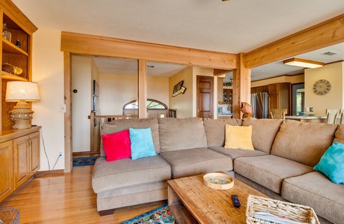 Clarkridge House | Mountain Home Retreat w/Balcony & Lake Views!