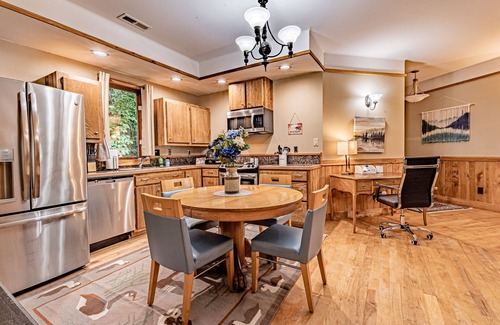 Whittier House | Mountain Home | Sleeps 18 | Golf | Community Pool