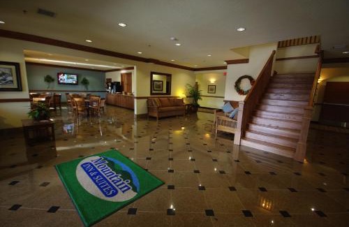 Naples Hotel | Mountain Inn & Suites Airport - Hendersonville