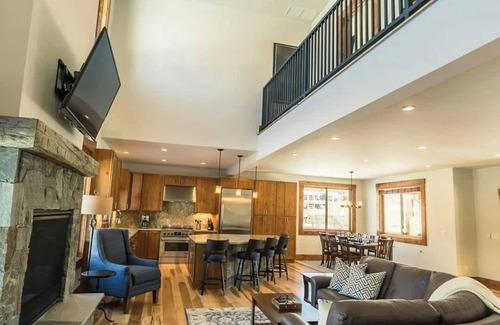 Basalt House | Mountain Lodge Oasis w Hot Tub-Willits Town Center