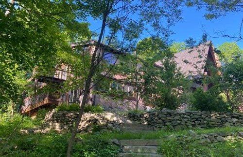 New Paltz Ski Chalet | Mountain Lodge Retreat, Near New Paltz & Hikes