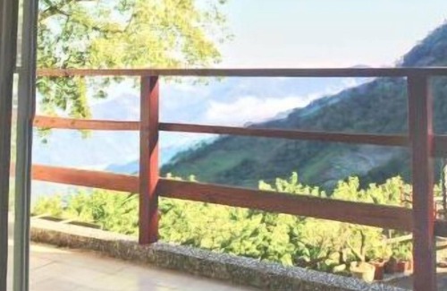 Jinfeng Bed & Breakfast | Mountain Lodge