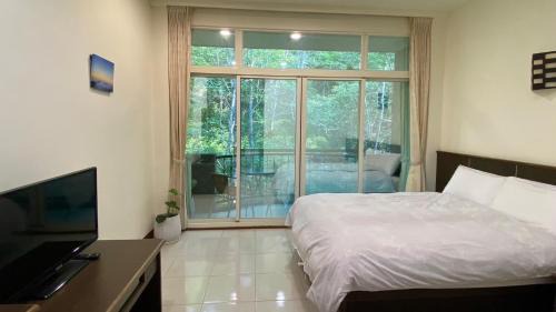 Jinfeng Bed & Breakfast | Mountain Lodge