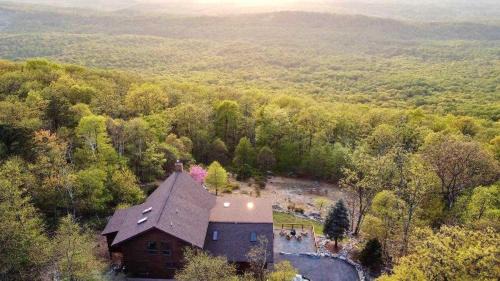 Kabletown House | Mountain Luxury - Hot Tub Amazing Views & More