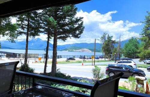 Dillon House | Mountain luxury on Lake Dillon, close to all the best ski resorts in Colorado!