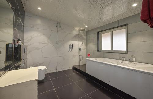 Kurvande Villa | Mountain Majesty Villa by Tropicana Stays
