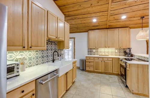 Morrison House | Mountain Mansion | Hot Tub | Sauna