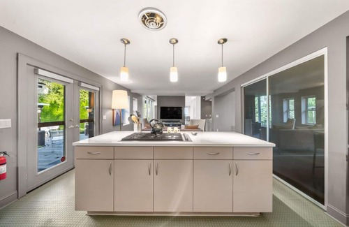 Asheville House | Mountain Modern; stunning luxury close to downtown Asheville! Pool, hot tub, views & more!