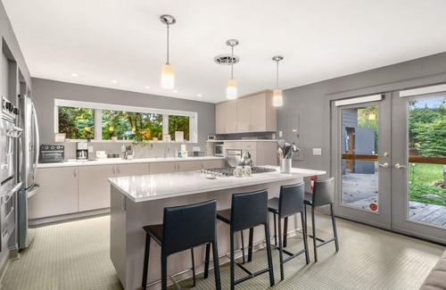 Asheville House | Mountain Modern; stunning luxury close to downtown Asheville! Pool, hot tub, views & more!