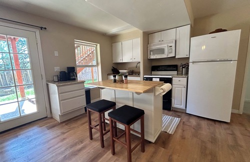 Durango West House | MOUNTAIN OASIS NESTLED IN THE PINES. HOT TUB. TRAILS-PICKLEBALL-THEATRE ROOM