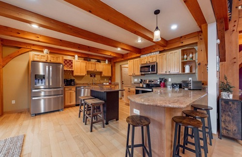 Friendsville House | Mountain Paradise: Lake Area, A/C, Hot Tub, Fire Pit, Pool Table!