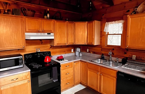 Rumford Point Cabin | Mountain retreat 15 mins from Sunday River kayak,hike,bike,golf, swim,ski