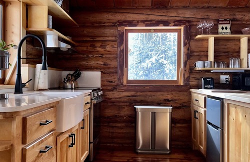 Wilson Cabin | Mountain retreat cabin, just right for the sport enthusiasts.