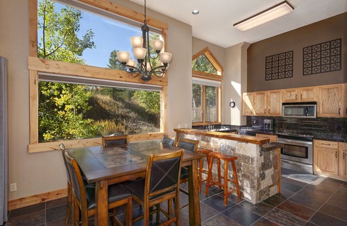 Three Peaks House | Mountain Retreat Near Hiking and Golf In Silverthorne