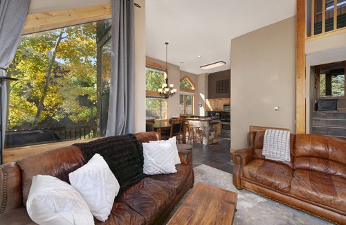 Three Peaks House | Mountain Retreat Near Hiking and Golf In Silverthorne