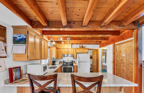 Serene Lakes House | Mountain Retreat Near Ski Resorts and Lake