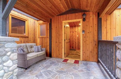 East Kootenay House | Mountain Retreat, Panoramic Lake Views