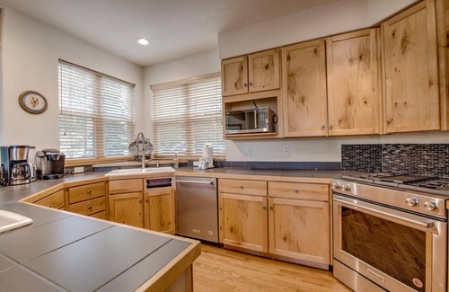 Wildernest House | Mountain Retreat with Stunning Views, Amazing Kitchen, Hot Tub and Dog friendly!