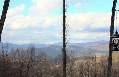 Mountain Air Condo | Mountain Retreat With Great View and Calm Winds