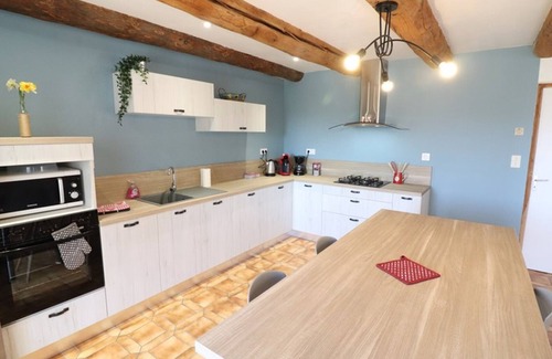 Ussel Cottage | Mountain Retreat with Sports Amenities, Spacious Garden & Scenic Views