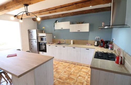 Ussel Cottage | Mountain Retreat with Sports Amenities, Spacious Garden & Scenic Views