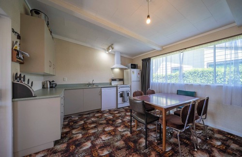 Te Anau House | Mountain Serenity - Te Anau Holiday Home