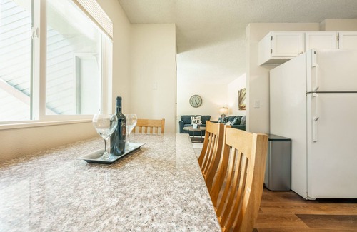 Rockrimmon Condo | ❤Mountain Springs Condo! 5 guests, Kitchen 2 BR❤
