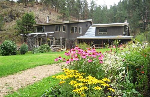 Okanagan-Similkameen Bed & Breakfast | Mountain Springs Nature Retreat