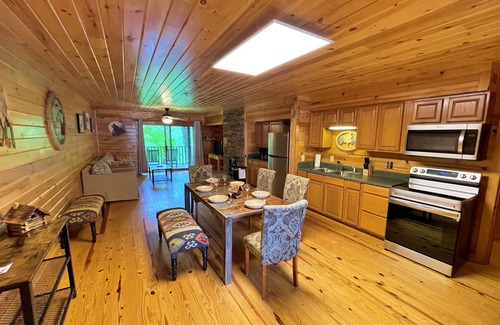 Bryson City Apartment | MOUNTAIN SUITE on the 1st floor of a 2 story Duplex