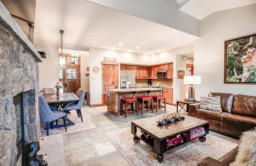 Breckenridge House | Mountain Thunder Snow Day Townhome: Ski In, Walk To Gondola – High-End Resort