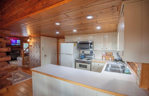 Lansing Cabin | Mountain Top Cabin! Hot tub + Fireplace + Dog Friendly