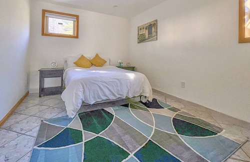 Ellenville House | Mountain Top Escape: 5 Bedroom Retreat, Private Hot Tub, 15 Acres, KING bed