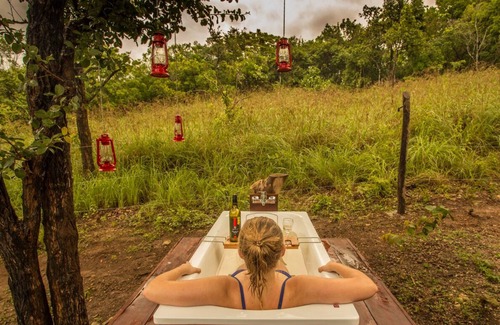 Balangoda Ski Chalet | Mountain Top Glamping Star Beds & Bush Bathtubs