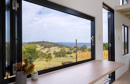 Theebine Cottage | Mountain top tiny home - Hideaway in the country.