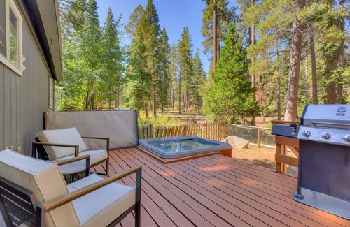 Tahoma Cabin | Mountain Treasure: 2 BR, 2 BA in Tahoma, Sleeps 6