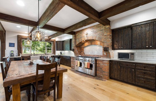 Tamarack Resort House | Mountain Tyme - AC - Hot tub - Garage - Firepit - 3 Fireplaces - Chef's kitchen