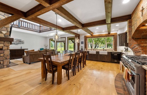 Tamarack Resort House | Mountain Tyme - AC - Hot tub - Garage - Firepit - 3 Fireplaces - Chef's kitchen