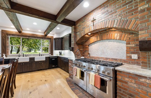 Tamarack Resort House | Mountain Tyme - AC - Hot tub - Garage - Firepit - 3 Fireplaces - Chef's kitchen