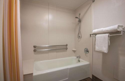 Silverthorne Hotel | Mountain Valley Inn & Suites