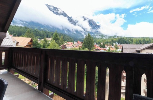 Busteni Apartment | Mountain Valley View
