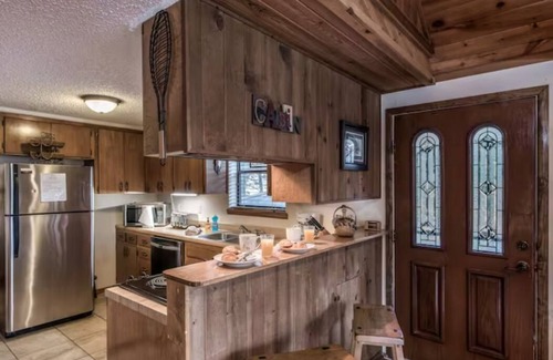 Ruidoso Cabin | Mountain vibes! 3 decks, hot tub, all-weather outdoor room, close to Midtown