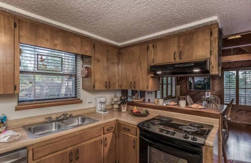 Ruidoso Cabin | Mountain vibes! 3 decks, hot tub, all-weather outdoor room, close to Midtown