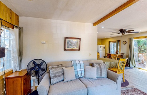 Cedar Glen Cabin | Mountain-view cabin with fireplace, outdoor dining, firepit & wraparound deck