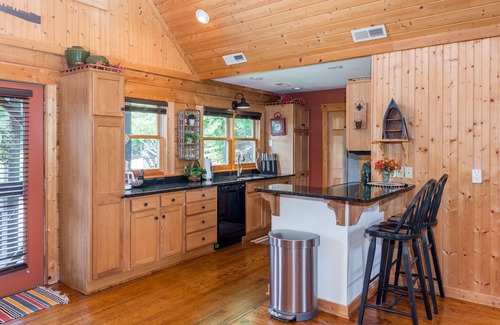 Lake Lure Cabin | Mountain-View Cabin - Chimney Rock & Lake Lure - Hot Tub, Pool Table, Sleeps 10
