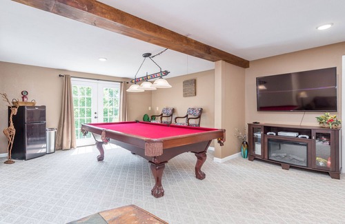 Lake Lure Cabin | Mountain-View Cabin - Chimney Rock & Lake Lure - Hot Tub, Pool Table, Sleeps 10