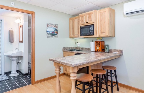 Lake Lure Cabin | Mountain-View Cabin - Chimney Rock & Lake Lure - Hot Tub, Pool Table, Sleeps 10
