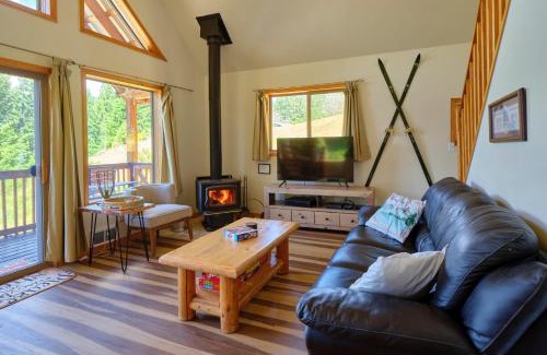 Packwood House | Mountain View Cabin, Hot Tub at Mt Rainier